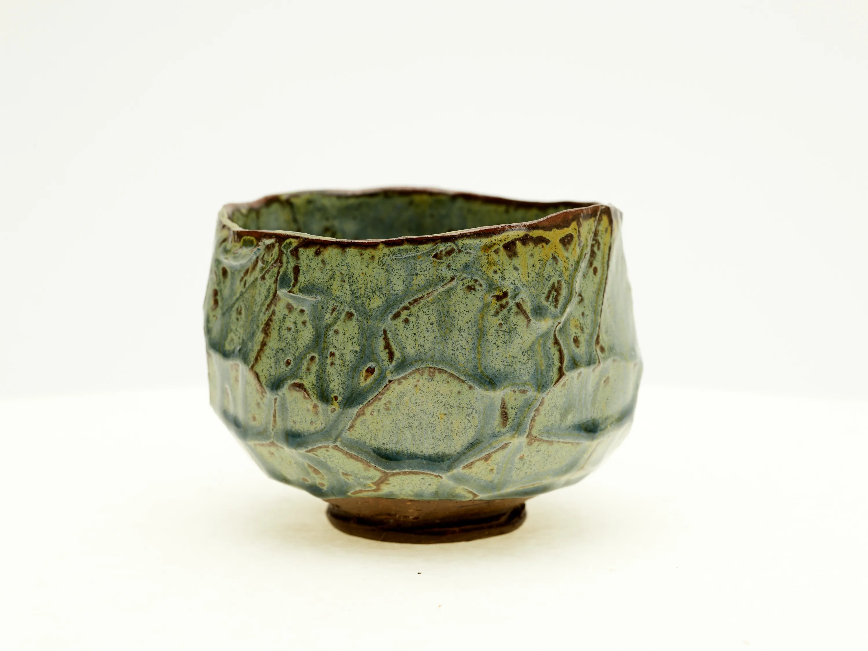 Ash-glazed Hand-carved Chawan