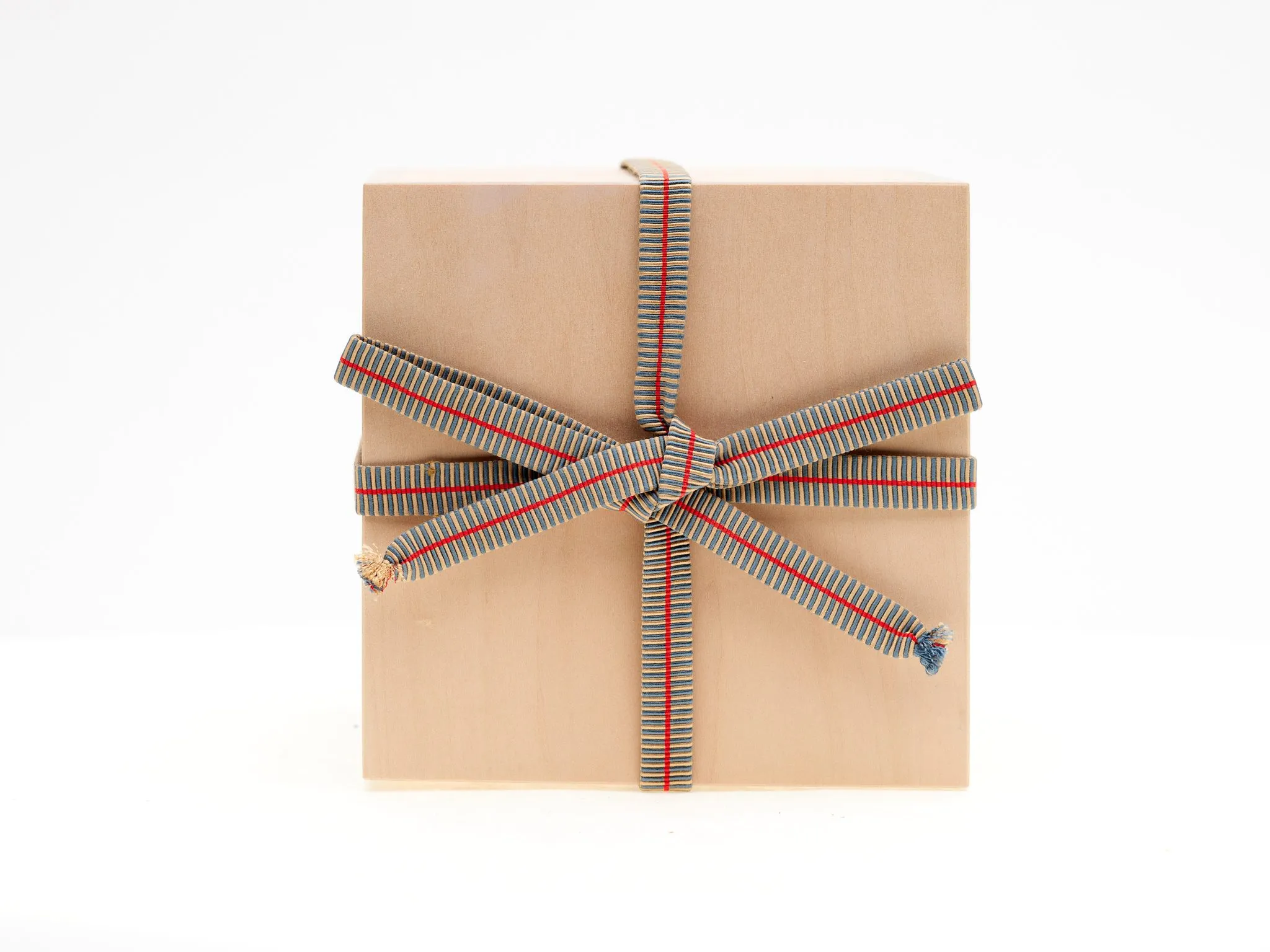 Shino Chawan with Box — view 2